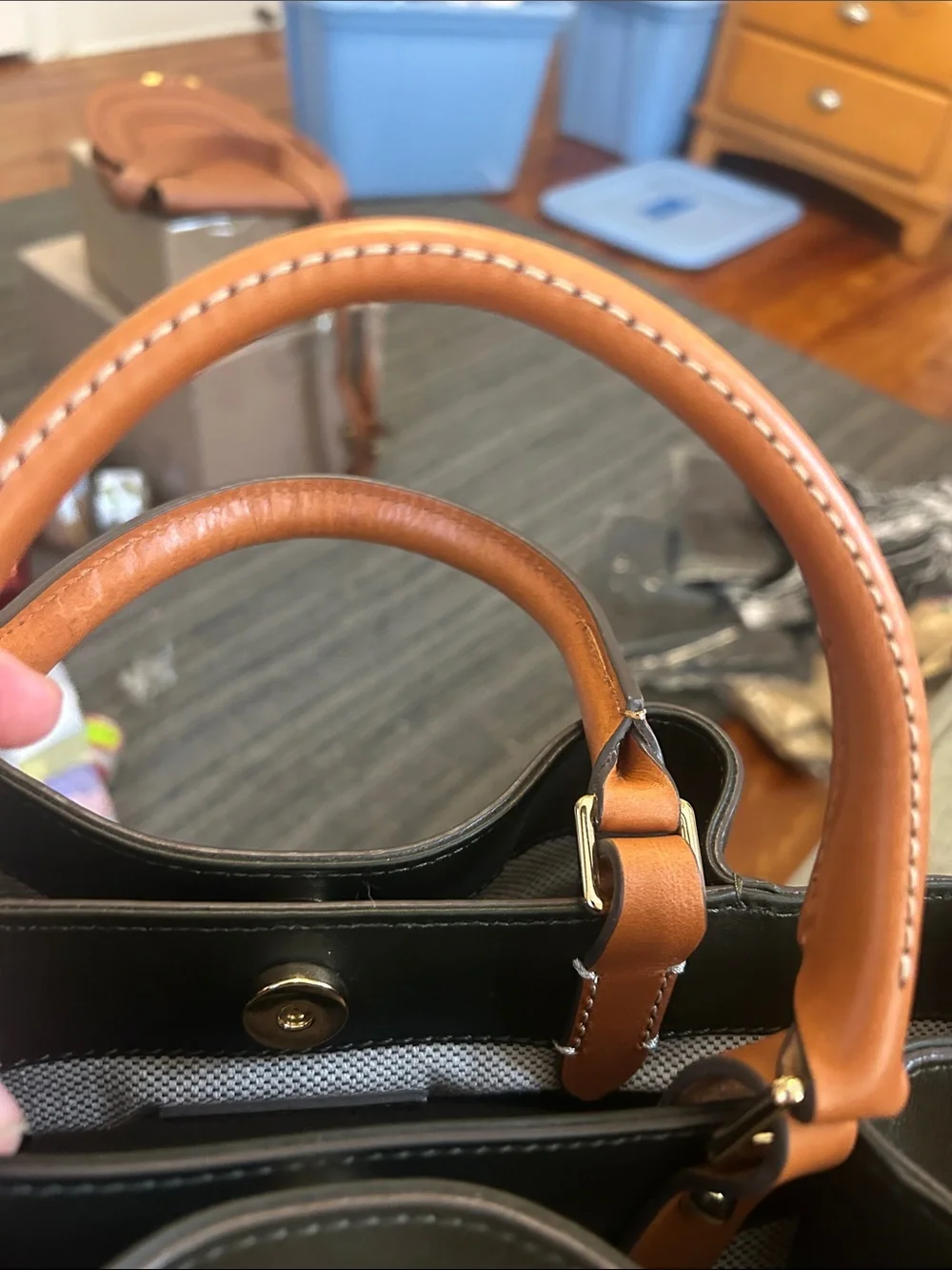 Dooney & Bourke classic dooney